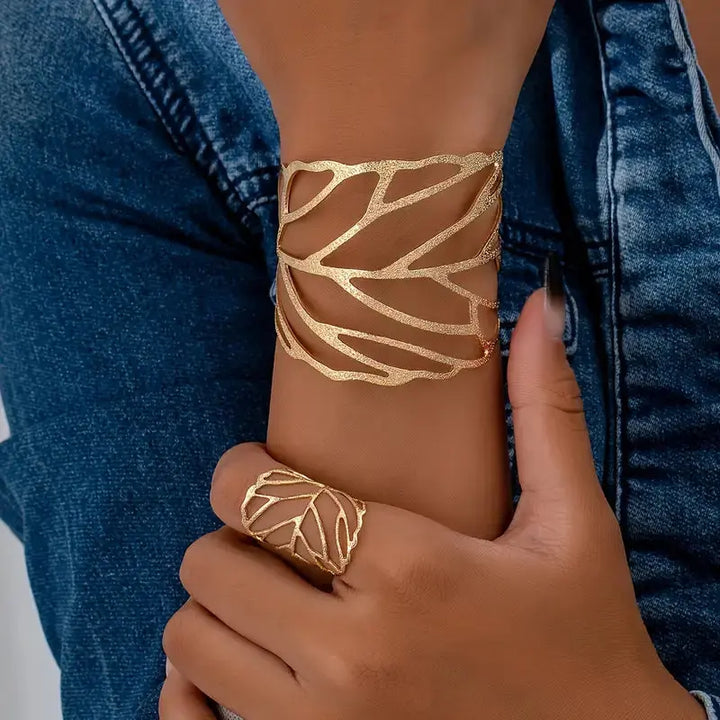 Vintage rokassprādze ar lapu dizainu