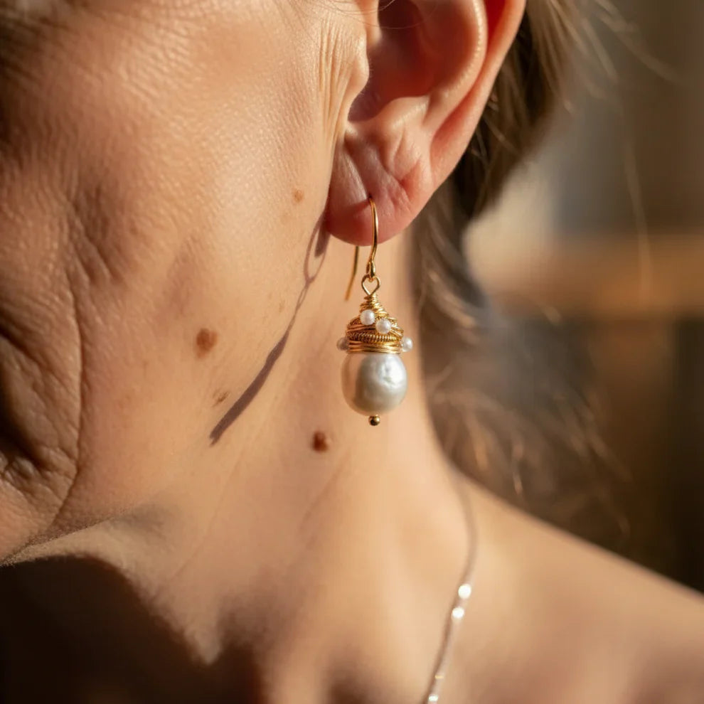 Vintage pērļu auskari ar zelta pavedieniem